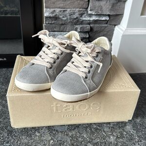 Women’s Taos Footwear Star canvas sneakers